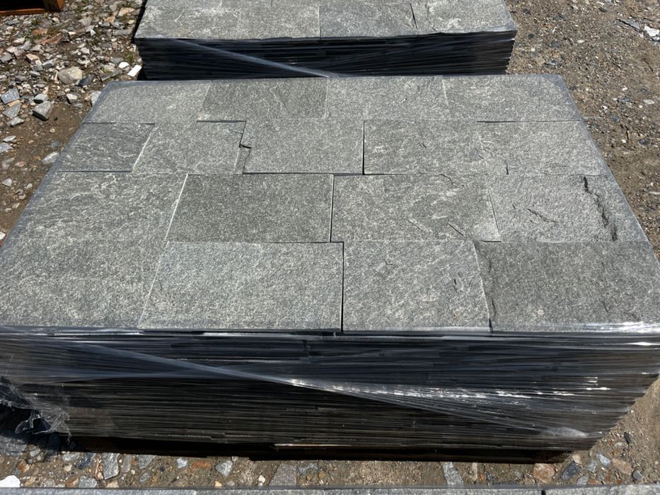 Оформен камък гнайс светло сив 20см ширина