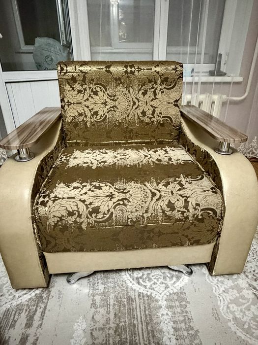 Диван с креслом