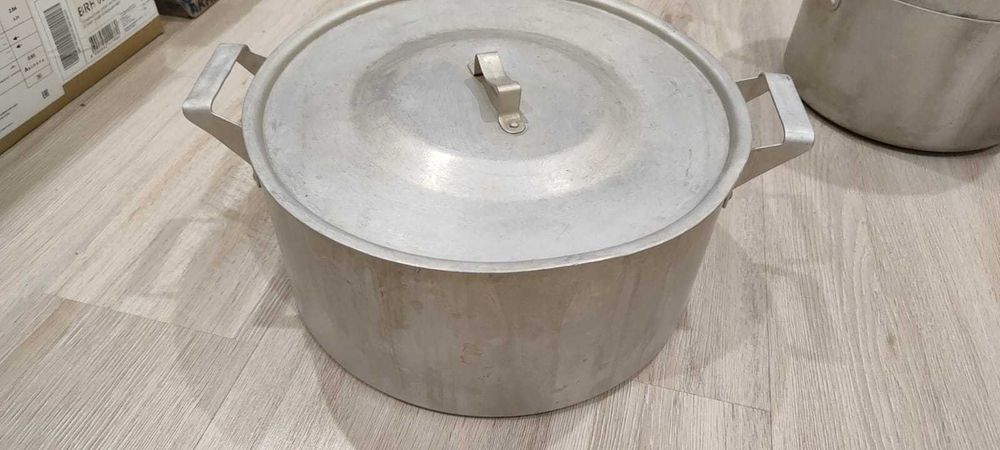 Большая кастрюля