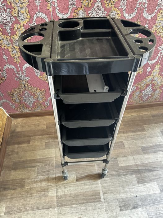 Срочно, продаю памощницу для салона кросаты