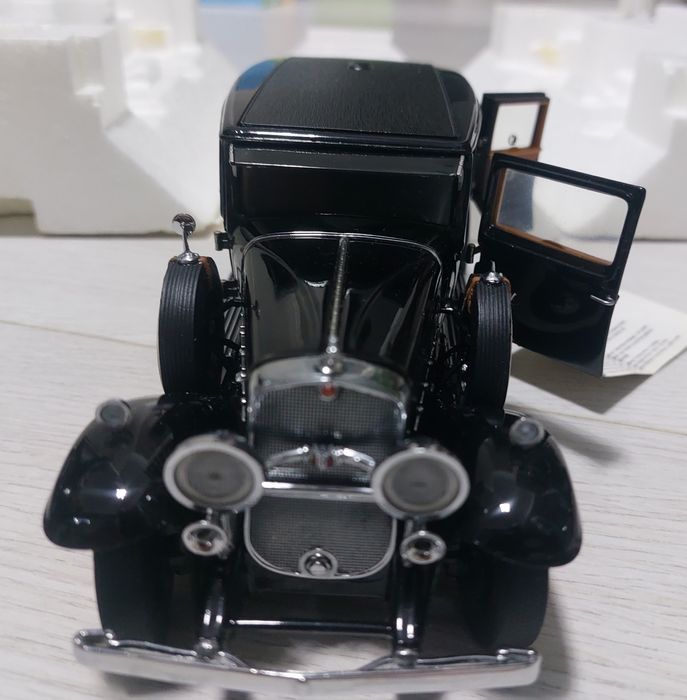 Macheta Cadillac V-16 Al Capone 1/24