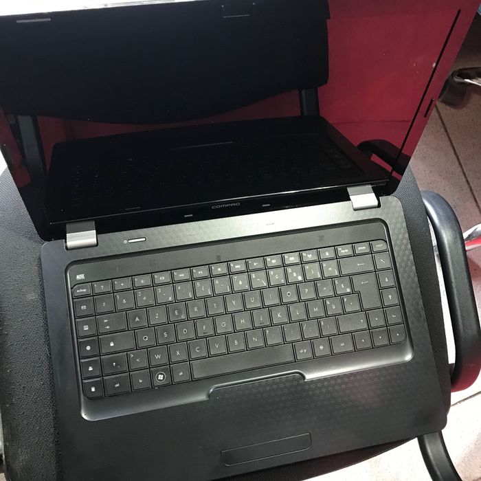 HP Qompaq 15,6’’с повреден екран