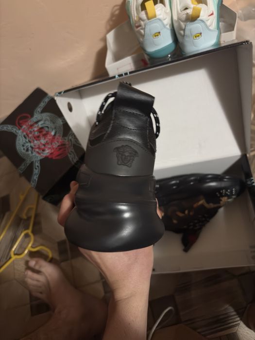 Versace Chain reaction