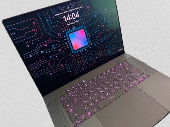 Asus Zephyrus G16 2024, 16GB RAM, Nvidia 4060, AMD Ryzen AI 9 HX 370