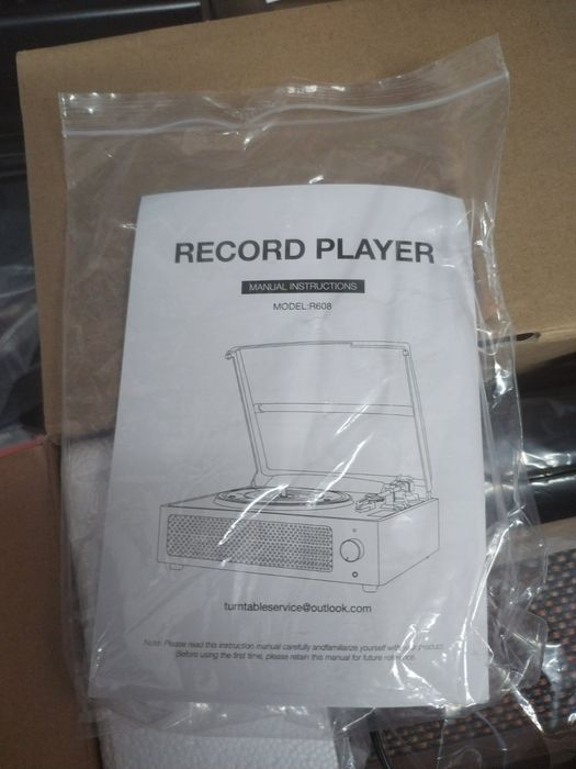 Винилов грамофон с високоговорители