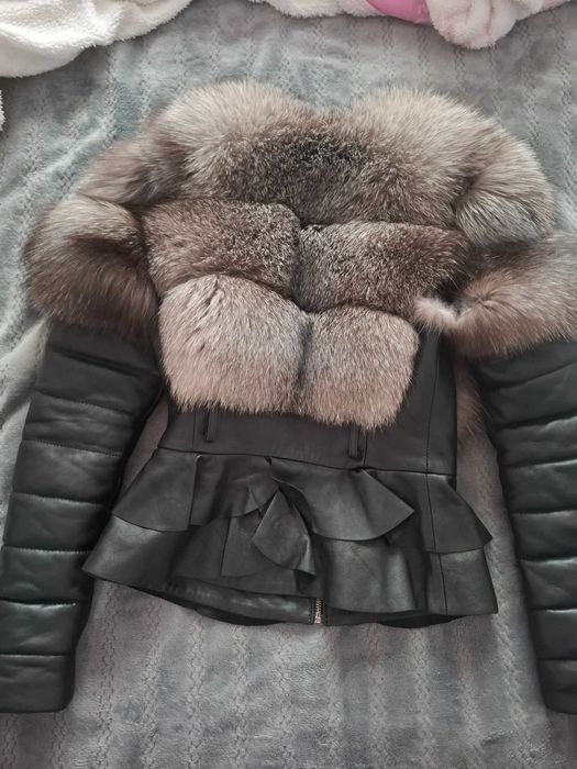 Vand geaca de piele cu blană naturală