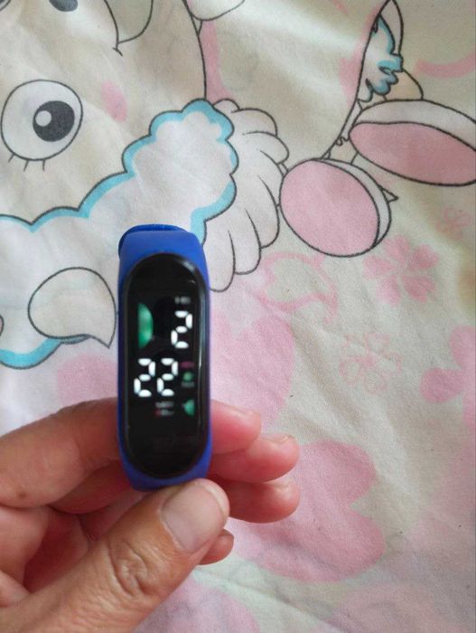 Продам фитнес часы новые