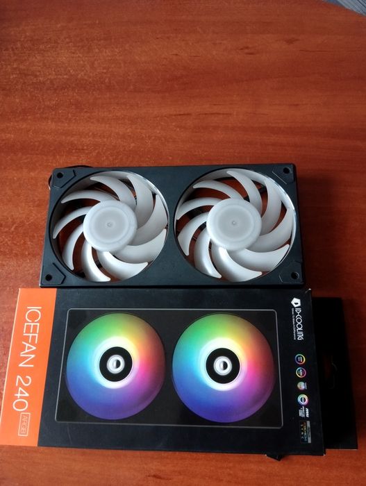 Продам Кулер ID-COOLING Icefan 240 ARGB