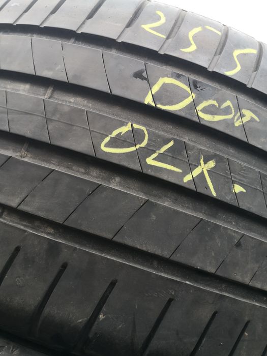 255 35 21 цола гуми Bridgestone dot 22 2 броя