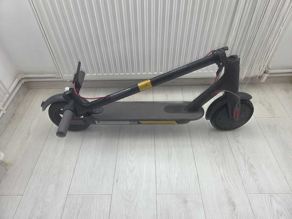 Trotineta electrica xiaomi m365. Fac schimb pe monitor 144-240 hz