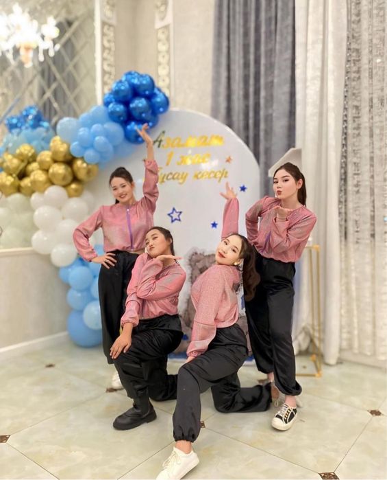 Арзан бағада ансамбль костюмдері сатылады