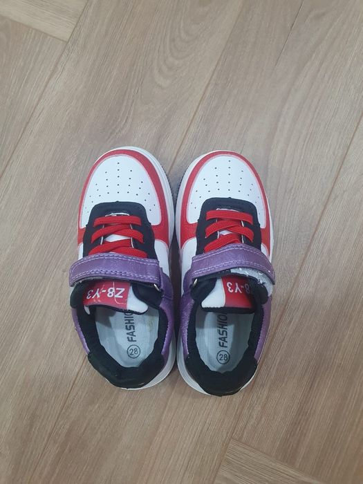 Новые кроссовки для девочки