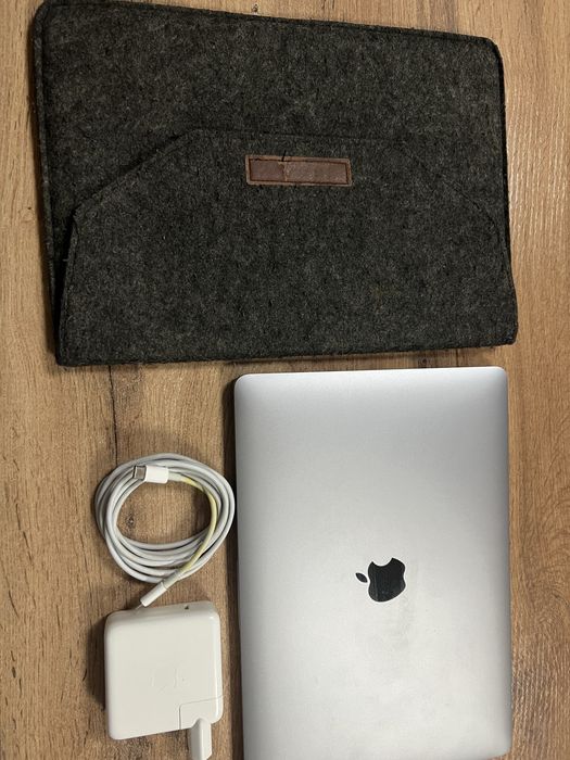 MacBook Pro 13 M1 2020 / 8GB / 512GB / Touch Bar / оригинал