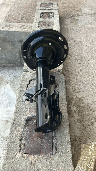 Амортизатор на камри 40