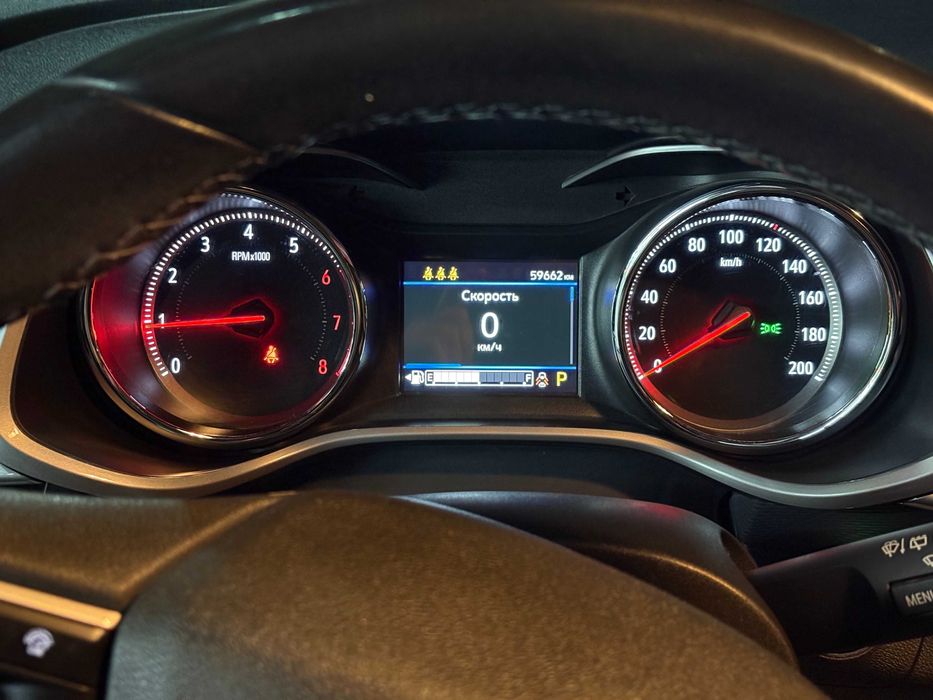 Трекер 2 Примьер 2022 года. 62 000 км. Чёрная. 14 500 у.е. Срочно