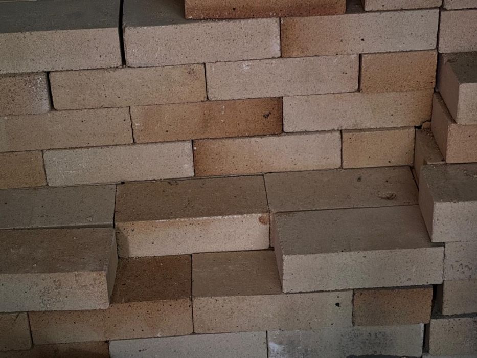 Кирпич огнеупорныи