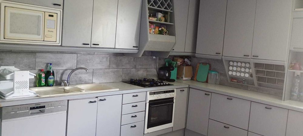 Vand mobila de bucatarie