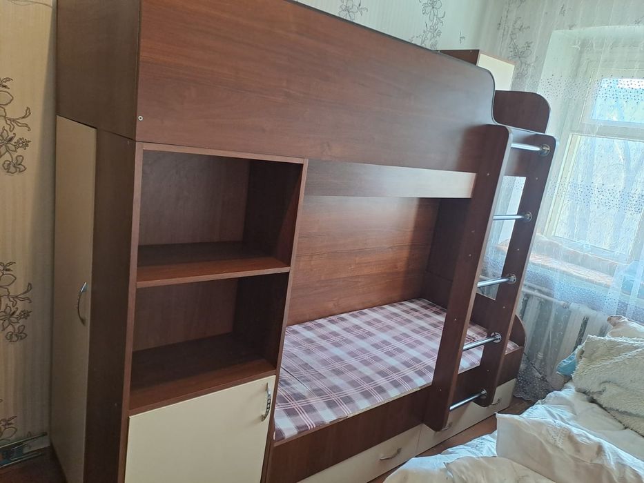 Продам кровать  двухярусная