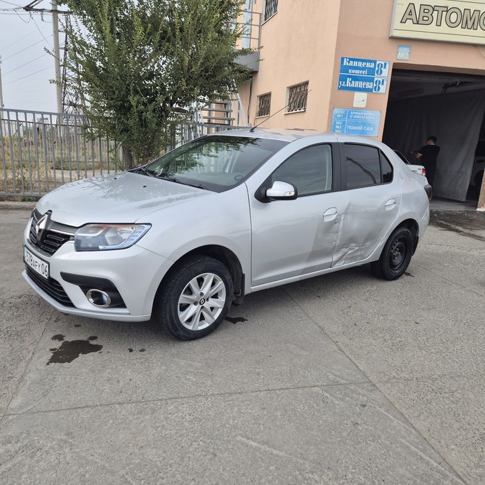 Продаю рено логан 2