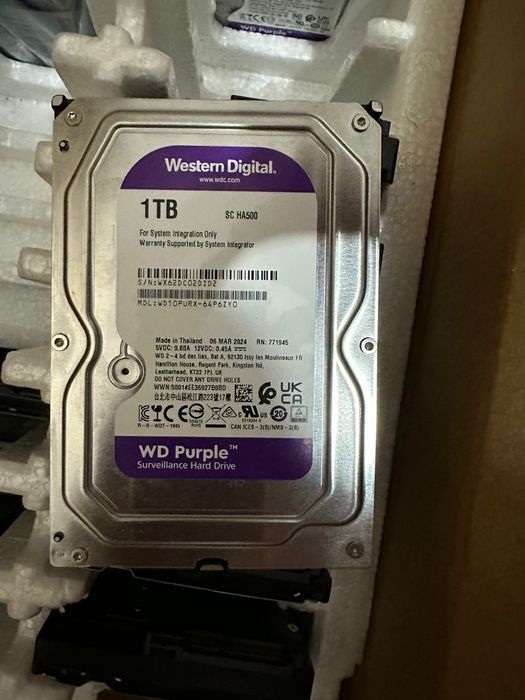 SSD диски и жёсткий диски разных обедов