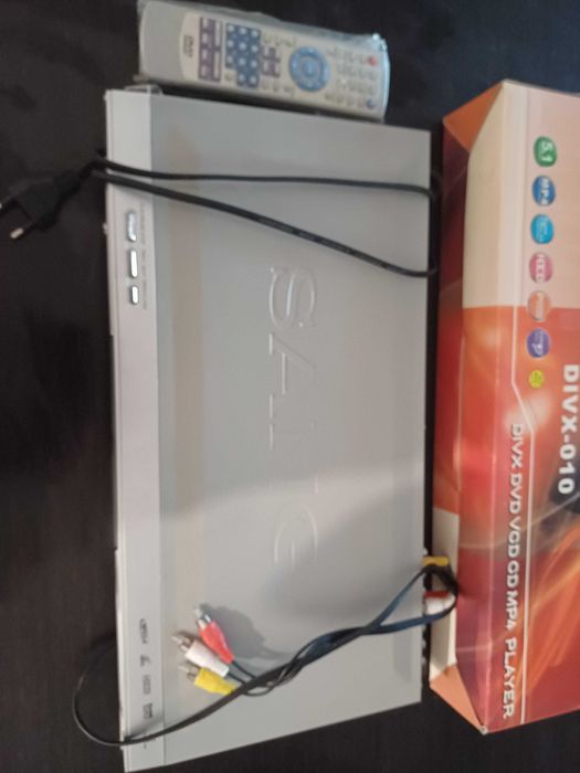 Ново DVD player Sang
