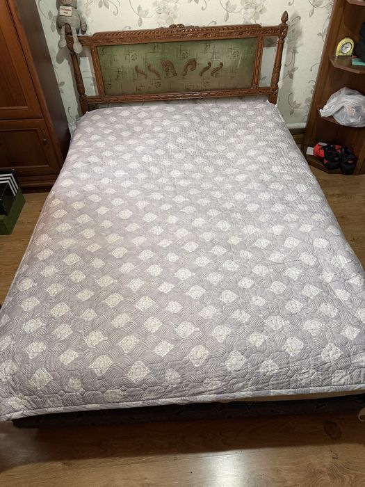 Кровать с матрасом