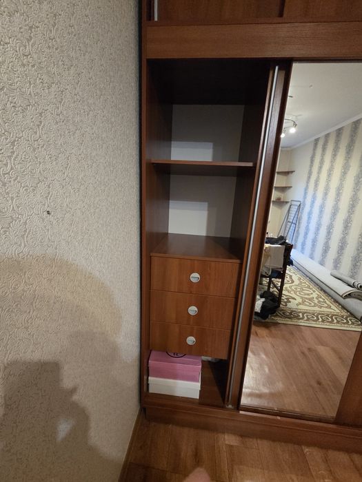 Шкаф для одежды продам срочно