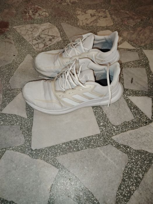 Adidas маратонки №42 – бели, оригинални, много запазени