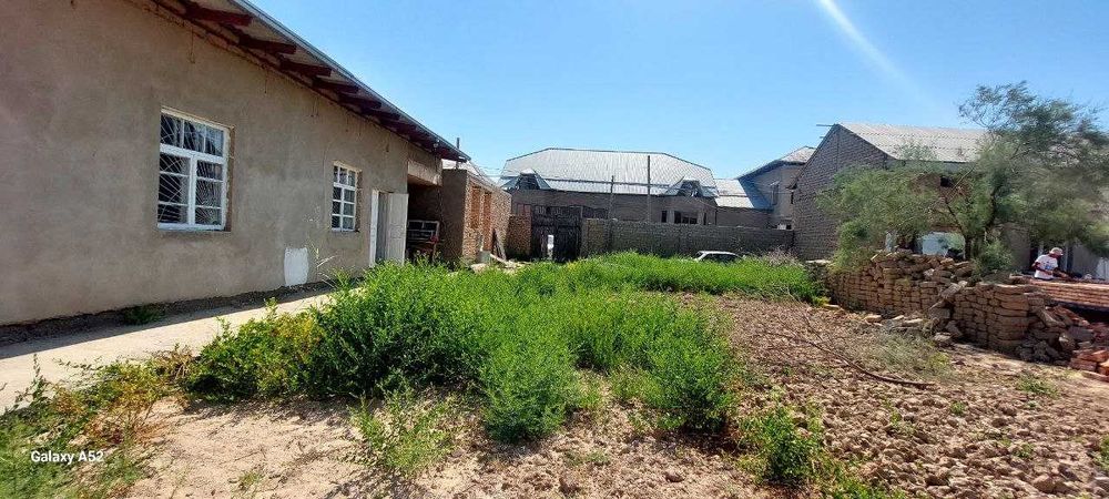 Қарши шаҳри, "Қавали" мФЙ, Ёшлик кўчасида жойлашган ҳовли сотилади.