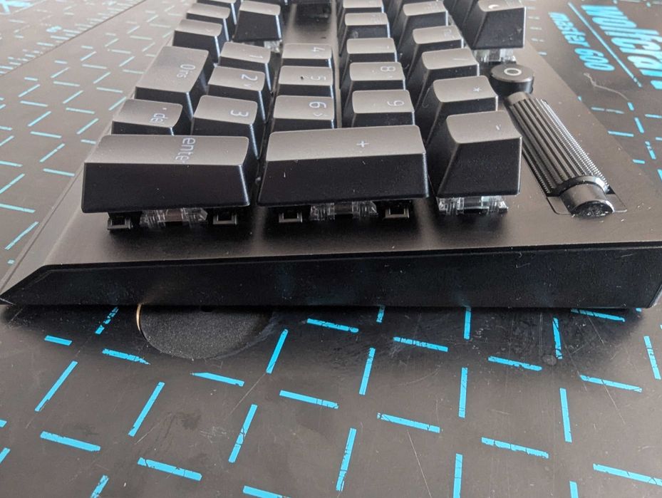 Razer BlackWidow V3 – RGB механична, Green switches + поставка за китки