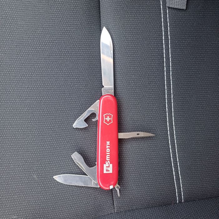 Vând briceag Victorinox Spartan
