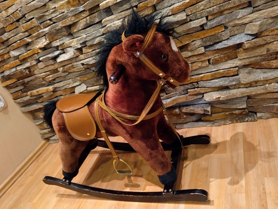 Люлеещ кон играчка