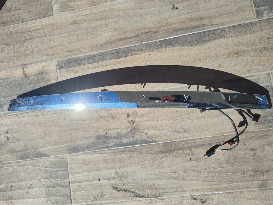 Ornament,bandou cu cameră  mansarier  Jaguar XF, an 2011!