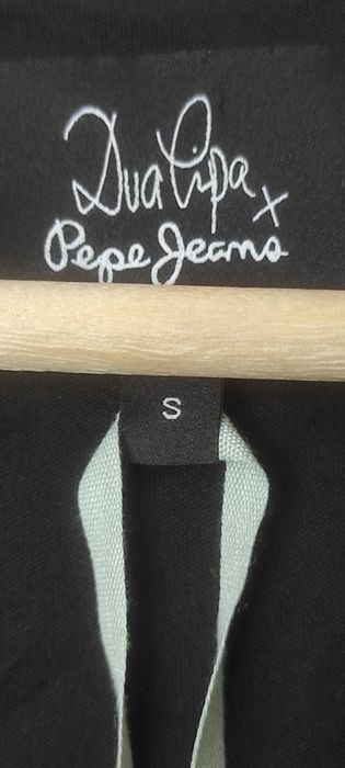 Кадифена черна рокля