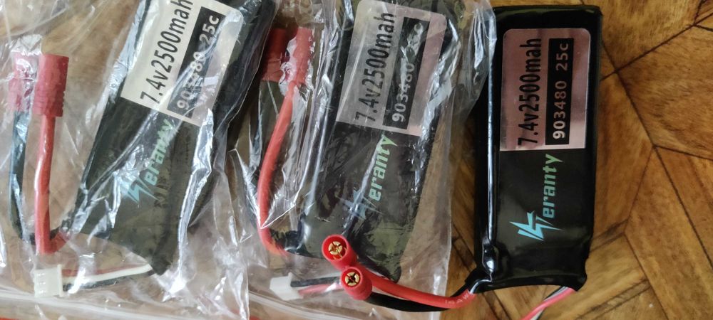 Нов дрон с камера, 4 батерии и бързо зарядно