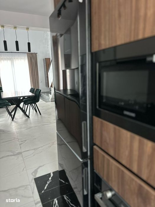 Casă 4 camere, 113 mp utili, curte 295 mp, 3 băi, panouri fotovoltaice