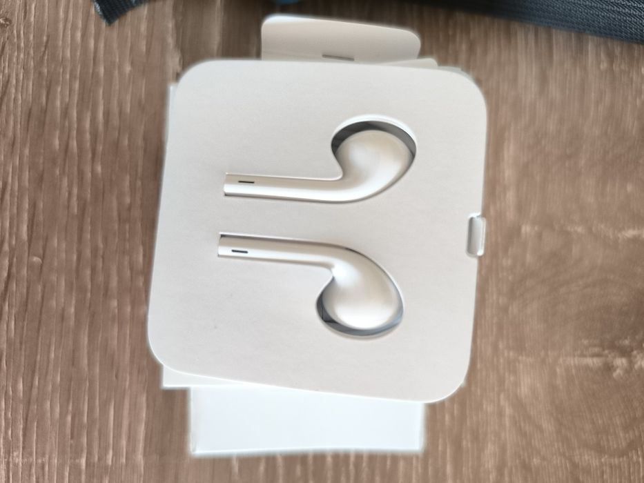 Наушники того...