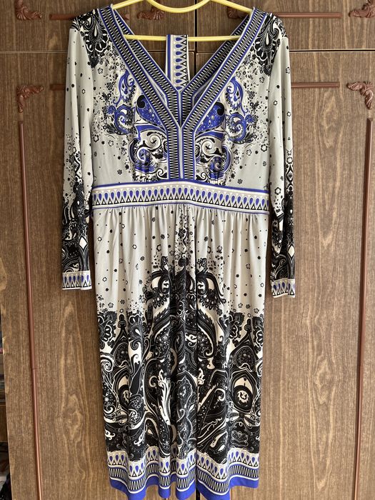 Продам женские платья.