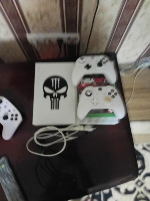 Продам Xbox one s