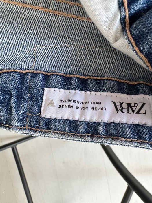 Дънки и гащеризон  ZARA  всички заедно.