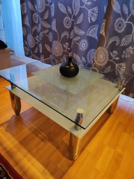 Masă de cafea elegantă din sticla cu picioare inox