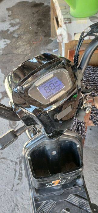 Продам электро скутер 777
