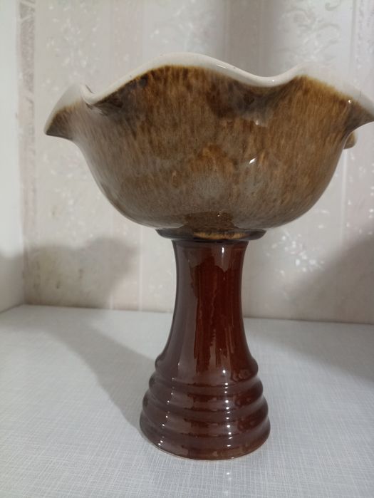 Продам керамическую вазу