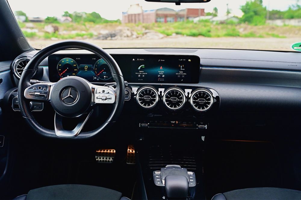 Mercedes-Benz CLA 250e AMG Line Plug-In Hybrid 218 CP | 2021 | Night Black Metallic |