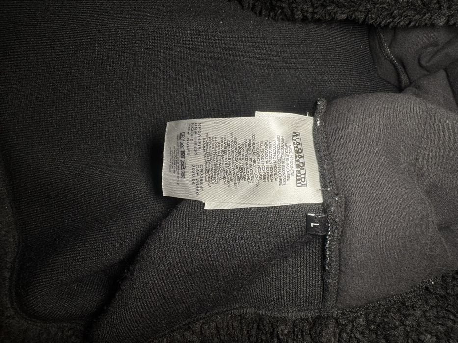 яке Napapijri Fleece Hoodie Patch Curly | Black