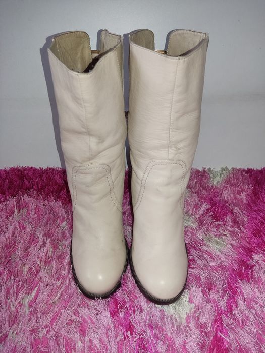 Продаю женские сапоги