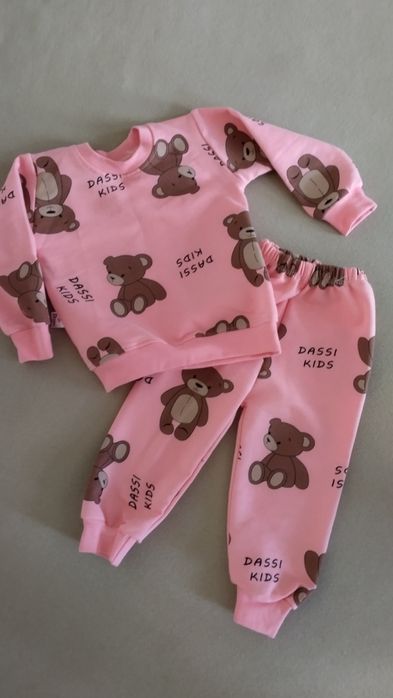 Продам костюм для девочки