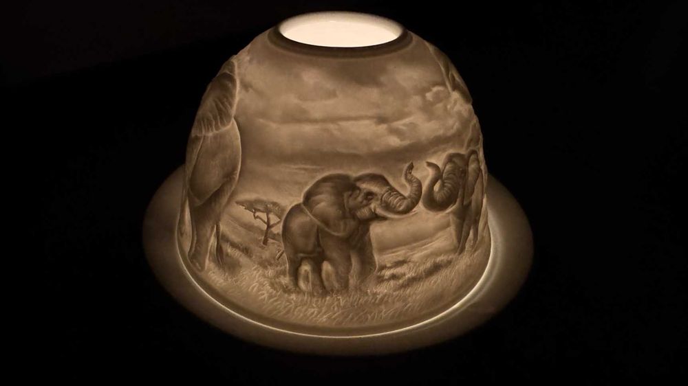 Разкошен чаен свещник, слончета–Фин порцелан!