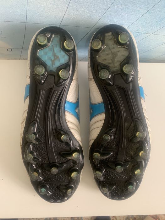 Mizuno (японский брэнд, бутсы)