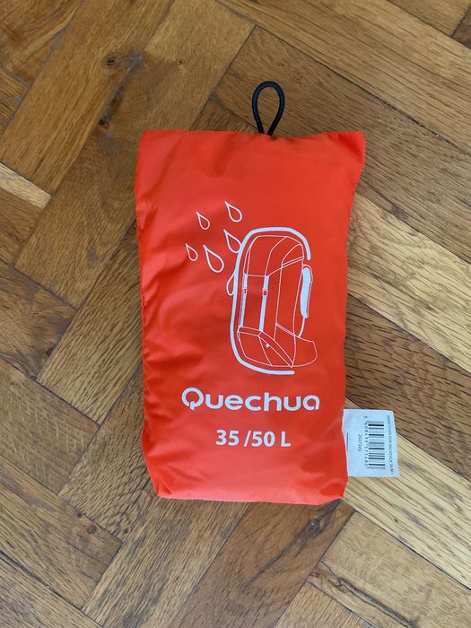 Продавам нова туристическа раница Quechua Forclaz 40 + дъждобран